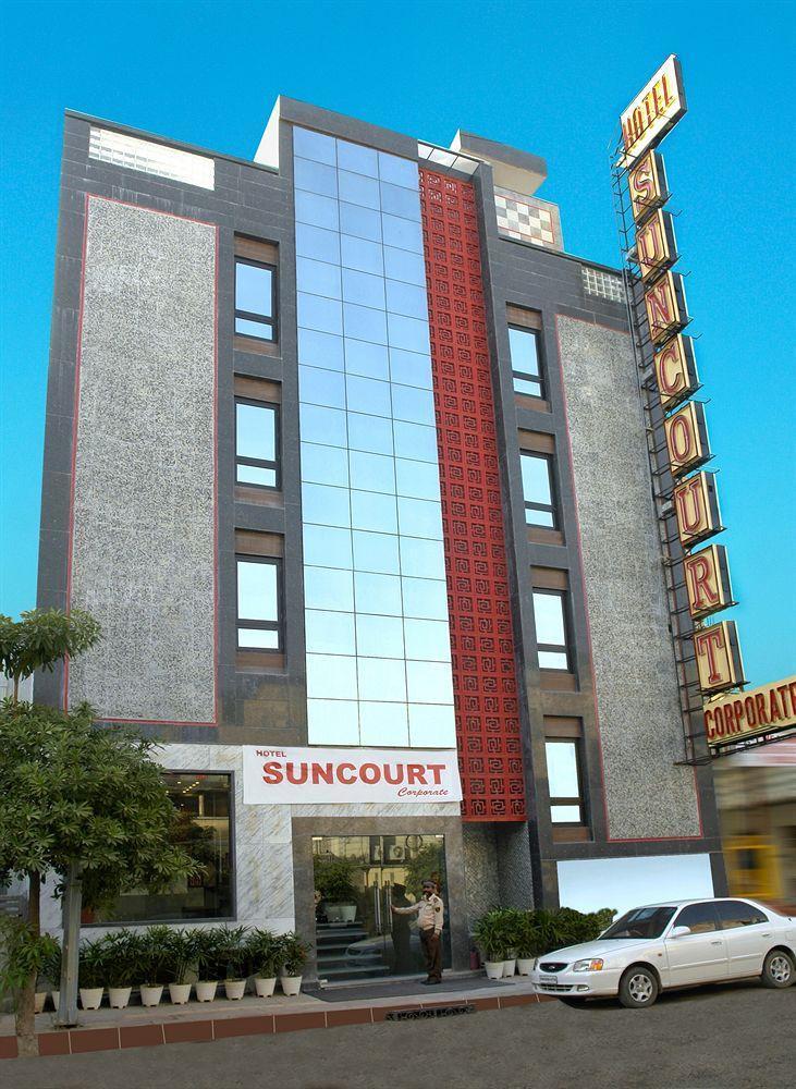 Hotel Suncourt Corporate New Delhi Exterior photo